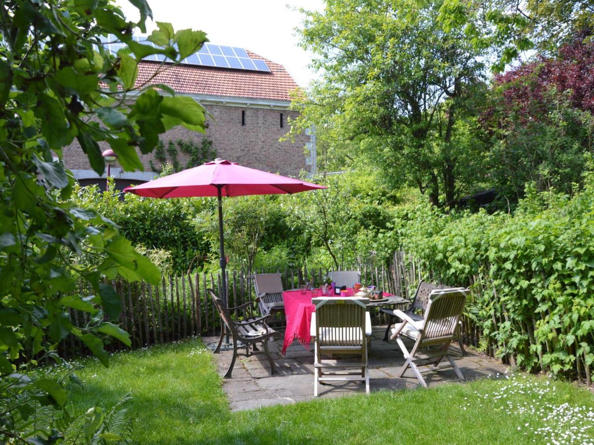 Enchanting Cottage With Terrace Garden Hamoir Luaran gambar
